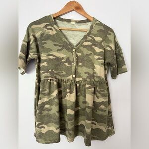 Short-Sleeve Babydoll Camo Tee size Small